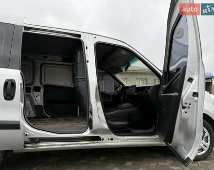 Серый Фиат Добло, объемом двигателя 1.6 л и пробегом 212 тыс. км за 9300 $, фото 16 на Automoto.ua