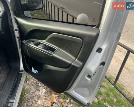 Сірий Фіат Добло, об'ємом двигуна 1.25 л та пробігом 157 тис. км за 10900 $, фото 4 на Automoto.ua