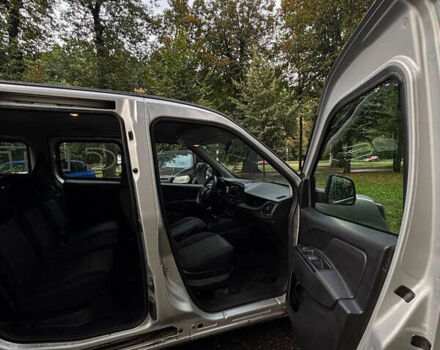 Серый Фиат Добло, объемом двигателя 1.25 л и пробегом 160 тыс. км за 10000 $, фото 2 на Automoto.ua