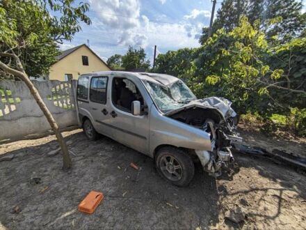 Серый Фиат Добло, объемом двигателя 1.9 л и пробегом 200 тыс. км за 1200 $, фото 1 на Automoto.ua