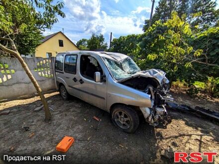 Серый Фиат Добло, объемом двигателя 1.9 л и пробегом 200 тыс. км за 1200 $, фото 1 на Automoto.ua
