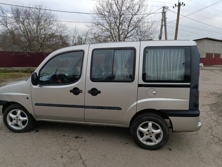 Серый Фиат Добло, объемом двигателя 1.9 л и пробегом 260 тыс. км за 3300 $, фото 1 на Automoto.ua