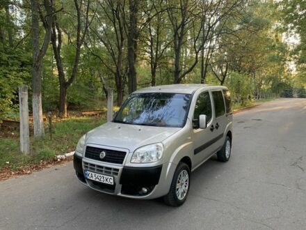 Серый Фиат Добло, объемом двигателя 1.9 л и пробегом 329 тыс. км за 3000 $, фото 1 на Automoto.ua