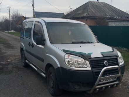 Серый Фиат Добло, объемом двигателя 1.4 л и пробегом 261 тыс. км за 4000 $, фото 1 на Automoto.ua