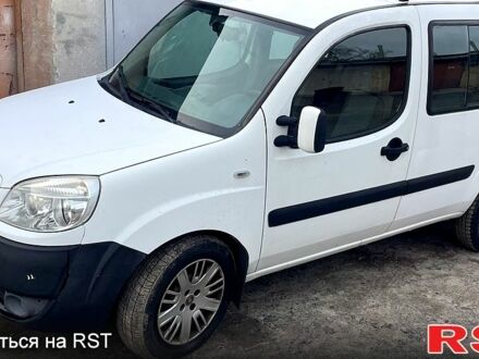 Серый Фиат Добло, объемом двигателя 1.5 л и пробегом 202 тыс. км за 4950 $, фото 1 на Automoto.ua