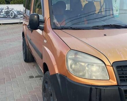 Оранжевый Фиат Добло, объемом двигателя 1.37 л и пробегом 227 тыс. км за 3800 $, фото 4 на Automoto.ua