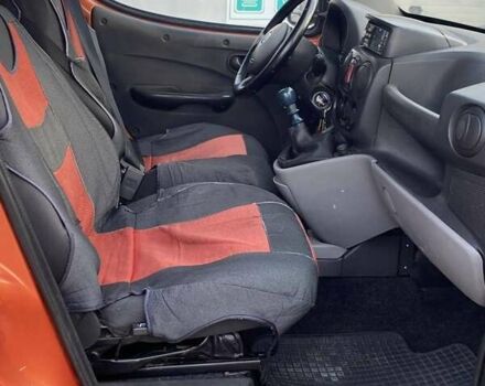 Оранжевый Фиат Добло, объемом двигателя 1.37 л и пробегом 227 тыс. км за 3800 $, фото 3 на Automoto.ua