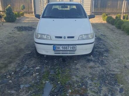 Белый Фиат Палио, объемом двигателя 1.2 л и пробегом 297 тыс. км за 1999 $, фото 1 на Automoto.ua