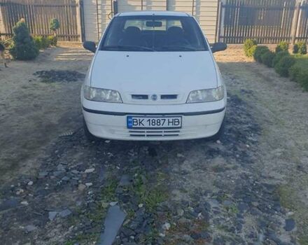 Белый Фиат Палио, объемом двигателя 1.2 л и пробегом 297 тыс. км за 1999 $, фото 1 на Automoto.ua