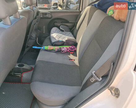 Фиат Панда 2011 в Харькове на Automoto.ua Белый Фиат Панда, объемом двигателя 1.2 л и пробегом 112 тыс. км за 4290 $, фото 9 на Automoto.ua