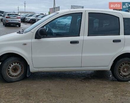 Фиат Панда 2011 в Львове на Automoto.ua Белый Фиат Панда, объемом двигателя 1.2 л и пробегом 184 тыс. км за 3500 $, фото 3 на Automoto.ua
