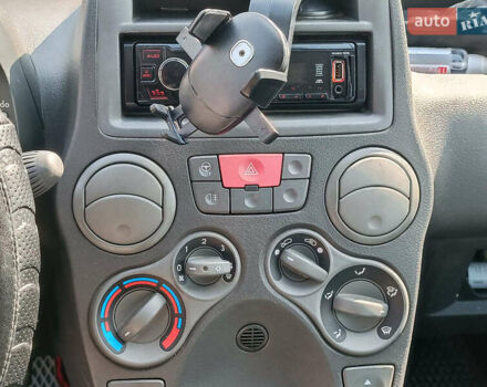 Фиат Панда 2011 в Харькове на Automoto.ua Белый Фиат Панда, объемом двигателя 1.2 л и пробегом 112 тыс. км за 4290 $, фото 19 на Automoto.ua