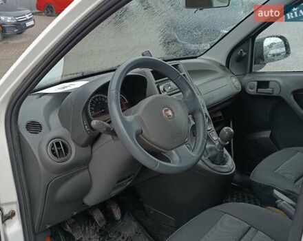 Фиат Панда 2011 в Львове на Automoto.ua Белый Фиат Панда, объемом двигателя 1.2 л и пробегом 184 тыс. км за 3500 $, фото 13 на Automoto.ua