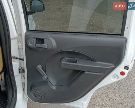 Фиат Панда 2011 в Львове на Automoto.ua Белый Фиат Панда, объемом двигателя 1.2 л и пробегом 184 тыс. км за 3500 $, фото 7 на Automoto.ua