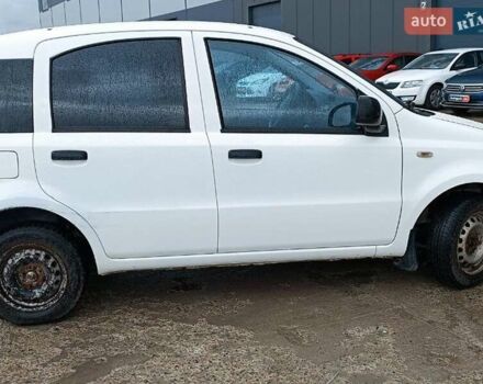 Фиат Панда 2011 в Львове на Automoto.ua Белый Фиат Панда, объемом двигателя 1.2 л и пробегом 184 тыс. км за 3500 $, фото 4 на Automoto.ua