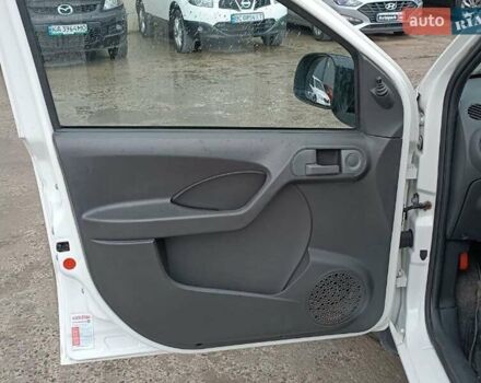 Фиат Панда 2011 в Львове на Automoto.ua Белый Фиат Панда, объемом двигателя 1.2 л и пробегом 184 тыс. км за 3500 $, фото 5 на Automoto.ua