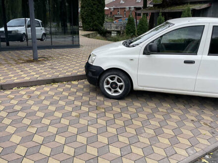 Белый Фиат Панда, объемом двигателя 1.24 л и пробегом 216 тыс. км за 2800 $, фото 1 на Automoto.ua