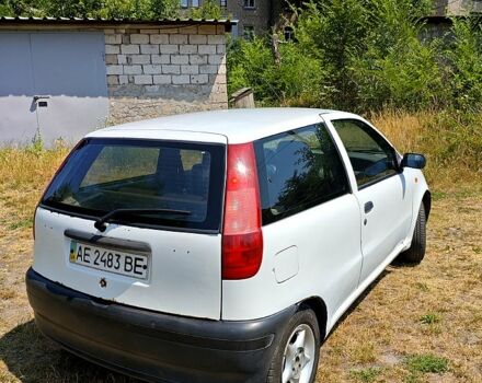Белый Фиат Пунто, объемом двигателя 1.1 л и пробегом 411 тыс. км за 1800 $, фото 3 на Automoto.ua