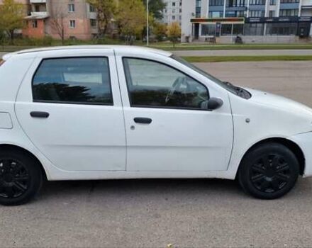 Белый Фиат Пунто, объемом двигателя 1.24 л и пробегом 159 тыс. км за 3650 $, фото 1 на Automoto.ua