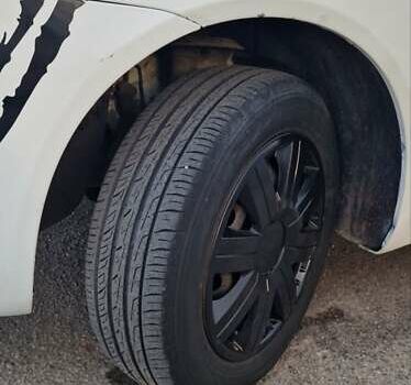 Белый Фиат Пунто, объемом двигателя 1.24 л и пробегом 159 тыс. км за 3650 $, фото 22 на Automoto.ua