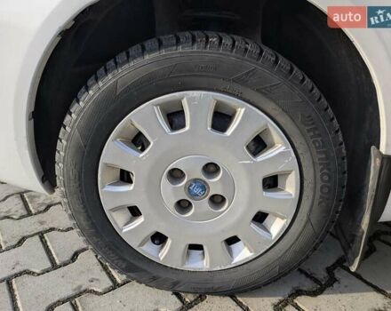 Белый Фиат Пунто, объемом двигателя 1.24 л и пробегом 199 тыс. км за 3500 $, фото 24 на Automoto.ua