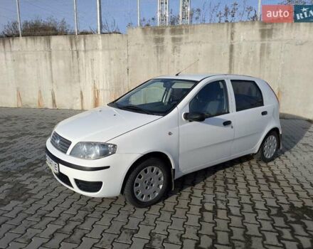 Белый Фиат Пунто, объемом двигателя 1.24 л и пробегом 199 тыс. км за 3500 $, фото 1 на Automoto.ua