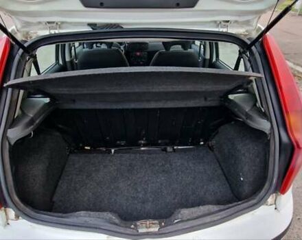 Белый Фиат Пунто, объемом двигателя 1.24 л и пробегом 159 тыс. км за 3650 $, фото 12 на Automoto.ua