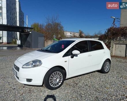 Фиат Пунто 2008 в Калуше на Automoto.ua Белый Фиат Пунто, объемом двигателя 1.3 л и пробегом 216 тыс. км за 4000 $, фото 5 на Automoto.ua