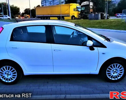 Белый Фиат Пунто, объемом двигателя 1.4 л и пробегом 209 тыс. км за 4000 $, фото 2 на Automoto.ua