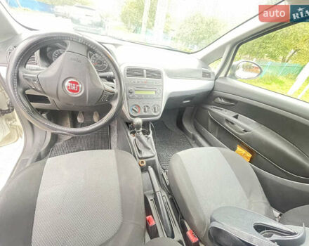 Білий Фіат Пунто, об'ємом двигуна 1.24 л та пробігом 179 тис. км за 3400 $, фото 8 на Automoto.ua