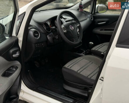 Білий Фіат Пунто, об'ємом двигуна 1.3 л та пробігом 118 тис. км за 3990 $, фото 29 на Automoto.ua