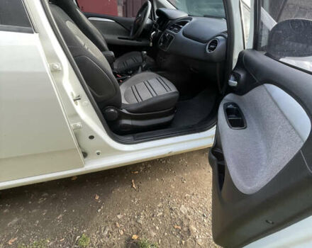 Белый Фиат Пунто, объемом двигателя 1.3 л и пробегом 234 тыс. км за 5200 $, фото 3 на Automoto.ua