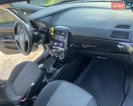 Фиат Пунто 2012 в Калуше на Automoto.ua Белый Фиат Пунто, объемом двигателя 1.25 л и пробегом 207 тыс. км за 4400 $, фото 15 на Automoto.ua