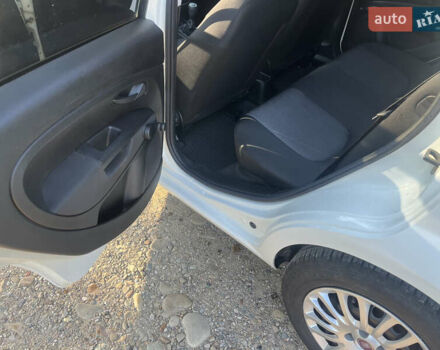 Фиат Пунто 2012 в Калуше на Automoto.ua Белый Фиат Пунто, объемом двигателя 1.25 л и пробегом 207 тыс. км за 4400 $, фото 10 на Automoto.ua