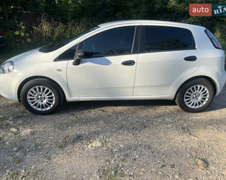 Фиат Пунто 2012 в Калуше на Automoto.ua Белый Фиат Пунто, объемом двигателя 1.25 л и пробегом 207 тыс. км за 4400 $, фото 1 на Automoto.ua