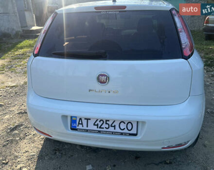 Фиат Пунто 2012 в Калуше на Automoto.ua Белый Фиат Пунто, объемом двигателя 1.25 л и пробегом 207 тыс. км за 4400 $, фото 3 на Automoto.ua