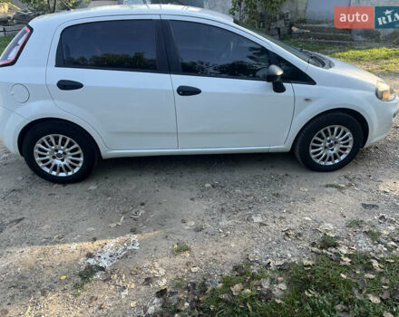 Фиат Пунто 2012 в Калуше на Automoto.ua Белый Фиат Пунто, объемом двигателя 1.25 л и пробегом 207 тыс. км за 4400 $, фото 5 на Automoto.ua