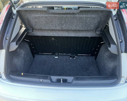 Фиат Пунто 2012 в Калуше на Automoto.ua Белый Фиат Пунто, объемом двигателя 1.25 л и пробегом 207 тыс. км за 4400 $, фото 11 на Automoto.ua