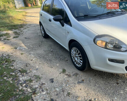 Фиат Пунто 2012 в Калуше на Automoto.ua Белый Фиат Пунто, объемом двигателя 1.25 л и пробегом 207 тыс. км за 4400 $, фото 6 на Automoto.ua