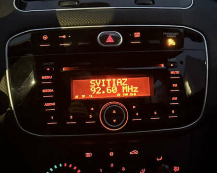 Белый Фиат Пунто, объемом двигателя 1.24 л и пробегом 65 тыс. км за 5000 $, фото 2 на Automoto.ua