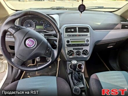 Фиат Пунто 2008 в Закарпатье на Automoto.ua Белый Фиат Пунто, объемом двигателя 1.3 л и пробегом 0 тыс. км за 4000 $, фото 1 на Automoto.ua