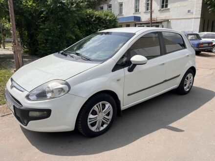 Фиат Пунто 2009 в Сумах на Automoto.ua Белый Фиат Пунто, объемом двигателя 1.4 л и пробегом 215 тыс. км за 4200 $, фото 1 на Automoto.ua