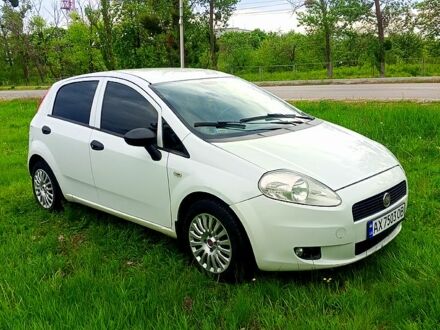 Фиат Пунто 2009 в Новой Водолаге на Automoto.ua Белый Фиат Пунто, объемом двигателя 1.2 л и пробегом 300 тыс. км за 3900 $, фото 1 на Automoto.ua