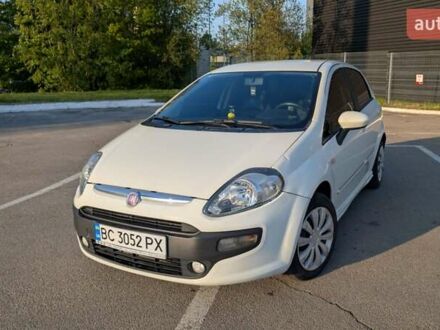 Фиат Пунто 2010 в Львове на Automoto.ua Белый Фиат Пунто, объемом двигателя 1.24 л и пробегом 246 тыс. км за 5000 $, фото 1 на Automoto.ua