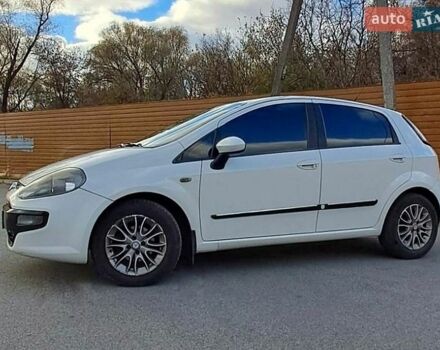 Белый Фиат Пунто, объемом двигателя 1.25 л и пробегом 245 тыс. км за 5500 $, фото 1 на Automoto.ua