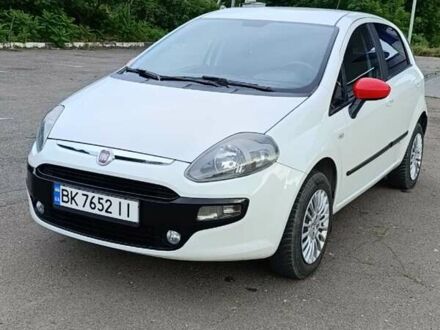 Фиат Пунто 2011 в Дубно на Automoto.ua Белый Фиат Пунто, объемом двигателя 1.37 л и пробегом 156 тыс. км за 7750 $, фото 1 на Automoto.ua