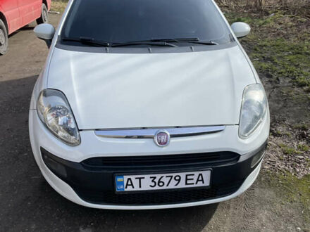 Белый Фиат Пунто, объемом двигателя 1.3 л и пробегом 234 тыс. км за 5200 $, фото 1 на Automoto.ua