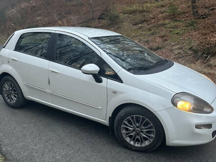 Белый Фиат Пунто, объемом двигателя 1.25 л и пробегом 258 тыс. км за 6300 $, фото 1 на Automoto.ua