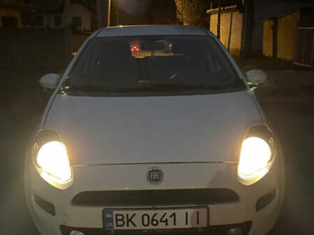 Белый Фиат Пунто, объемом двигателя 1.24 л и пробегом 65 тыс. км за 5000 $, фото 1 на Automoto.ua