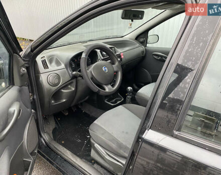 Фіат Пунто 2007 у Богуславе на Automoto.ua Чорний Фіат Пунто, об'ємом двигуна 1.24 л та пробігом 120 тис. км за 3250 $, фото 13 на Automoto.ua